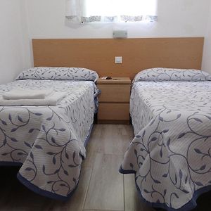 Habitación con 2 Camas Individuales